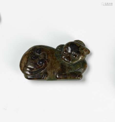 中国玉石的胫骨，明代或稍前形 呈躺着的奇形怪状 长：6.5厘米。