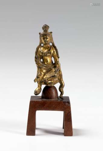 鎏金青铜菩萨像 中国，唐代(618-907) 菩萨坐像，饰以珠宝，高木座。高7.2厘米