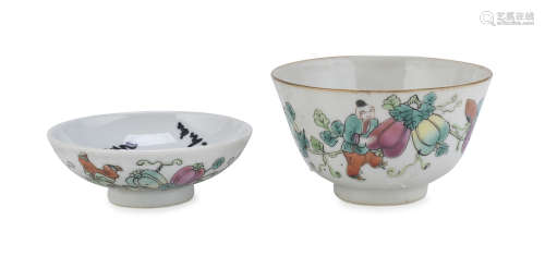 A CHINESE POLYCHROME PORCELAIN CUP WITH COVER 20TH CENTURY.