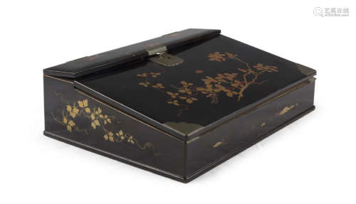A JAPANESE BLACK AND GOLD LAQUER WOOD TRAVEL DESK. 20TH CENTURY.