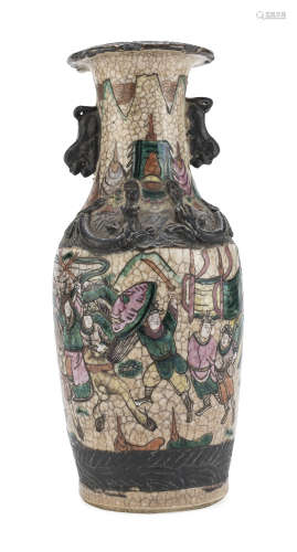 A CHINESE CERAMIC VASE. EARLY 20TH CENTURY.