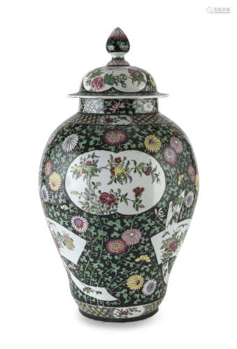 A BIG CHINESE POLYCHROME ENAMELED PORCELAIN VASE 20TH CENTURY