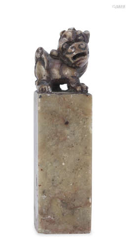 A CHINESE SOAPSTONE SEAL. 20TH CENTURY.
