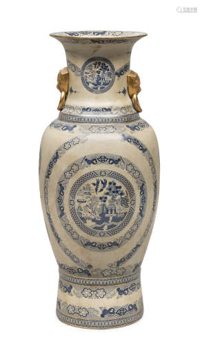 A CHINESE WHITE AN BLUE CERAMIC VASE. 20TH CENTURY.