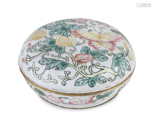 A CHINESE POLYCHROME ENAMELED METAL BOX. EARLY 20TH CENTURY.