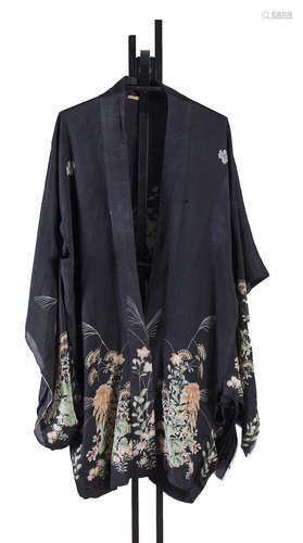 A JAPANESE SILK HAORI. 20TH CENTURY.