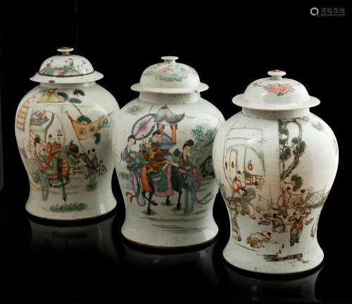THREE CHINESE PORCELAIN POTICHES. END 19TH CENTURY.