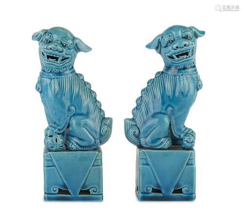 A PAIR OF TURQUOISE GLAZED PORCELAIN SCULPTURES OF BUDDHIST LIONS. CHINA 20TH CENTURY.