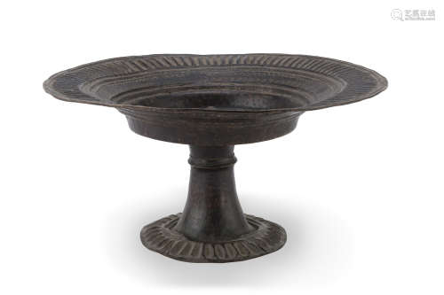 AN INDIAN BURNISHED COPPER STAND EARLY 20TH CENTURY.
