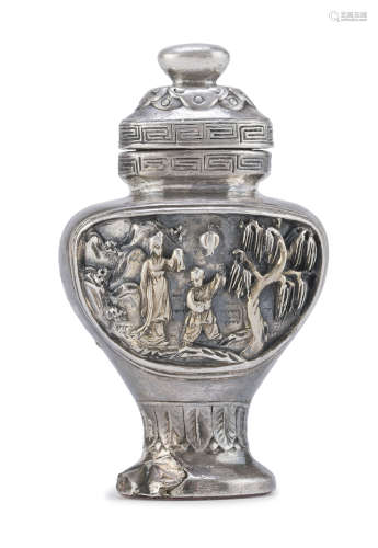A CHINESE SILVER SNUFF-BOTTLE. 20TH CENTURY.