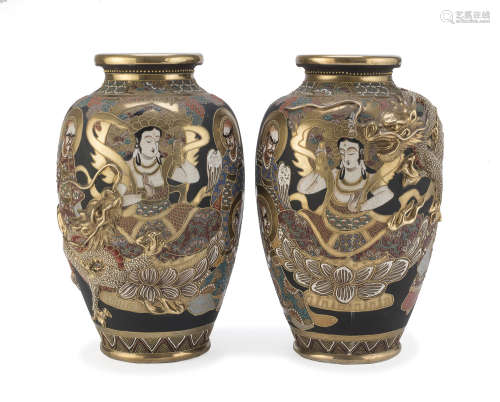 A PAIR OF JAPANESE POLYCHROME AND GOLD CERAMIC VASES. END 19TH EARLY 20TH CENTURY.