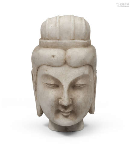 A CHINESE MARBLE HEAD DEPICTING GUAN YIN. 20TH CENTURY.