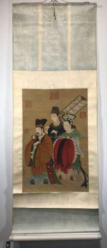 绢本彩色水墨卷轴画，20世纪初，描绘席王木、福星抱着一个孩子，一仆人拿着扇子陪伴，左下有吴道源的签名和印章；有污迹 尺寸：88.5 x 56.5 厘米