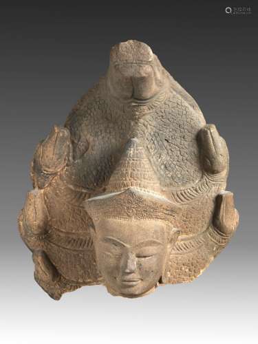 柬埔寨高棉艺术石雕佛陀Muchalinda头像 以巴戎风格雕刻，佛陀头像受七头佛的庇护，圆锥形头饰饰有华丽的头饰；底座高：50厘米。