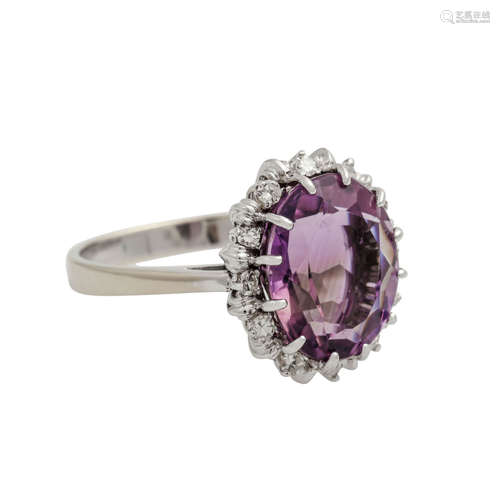 Ring mit Amethyst und 12 Achtkantdiamantenzus. ca. 0,30 ct ,gute bis mittlere Farbe u