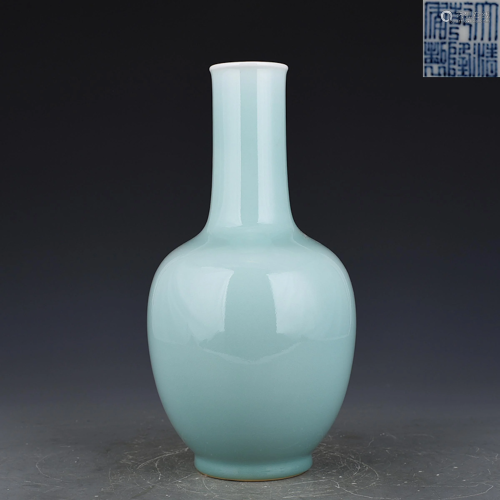 Celadon Glazed Vase Qianlong Style
