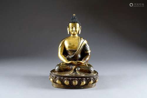 Bouddha Shakyamuni assis en padmasana.