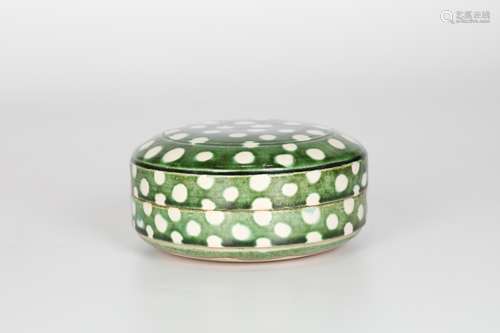 Ming,green-glazed three-colored pottery box