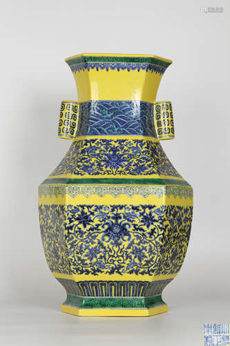 Yongzheng, yellow ground blue and white lotus pattern vase