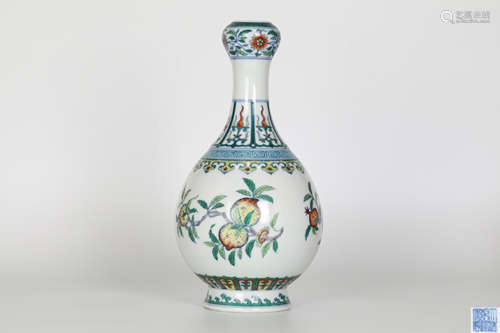 Qianlong, Garlic Vase with Doucai Sanduo Patterns