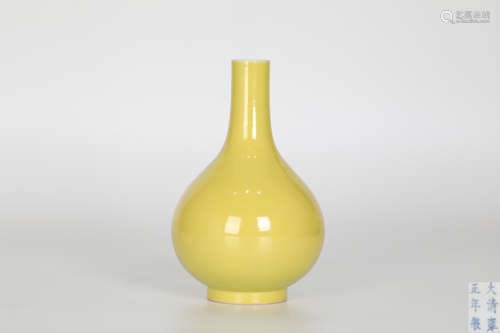 Kangxi, lemon yellow glazebottle