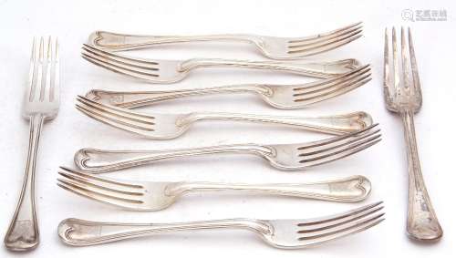 Set of nine Edward VII dessert forks in threaded Hanoverian pattern, each bearing a rampant lion