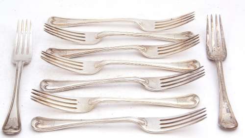 Set of nine Edward VII dessert forks in threaded Hanoverian pattern, each bearing a rampant lion