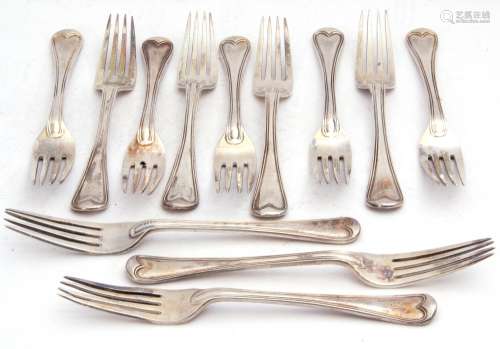 Set of twelve Victorian dessert forks in threaded Hanoverian pattern, each bearing a Gothic