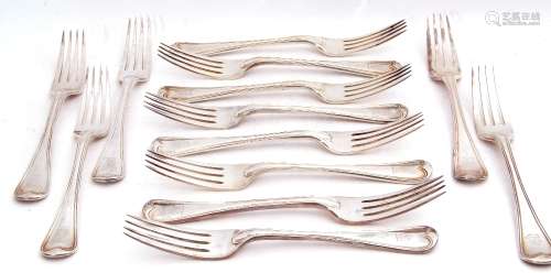 Set of thirteen Victorian table forks in threaded Hanoverian pattern, each bearing a rampant lion