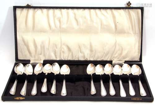 Twelve George V Old English pattern tea spoons with beaded decoration, Birmingham 1932, maker's mark