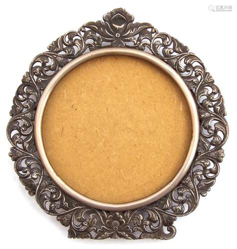 White metal photograph frame of circular form, a foliate pierced design stamped verso 800 and H.