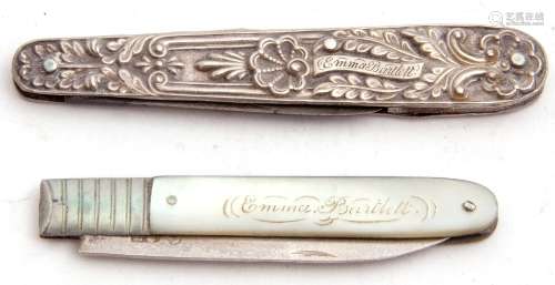 Mixed Lot: Georgian silver fruit knife in original case, the mother of pearl handle engraved 