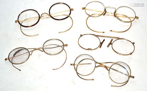 Small box containing quantity of vintage spectacles