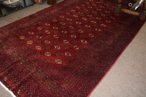 Modern Shiraz carpet with multi-gull border, 260 x 150cm