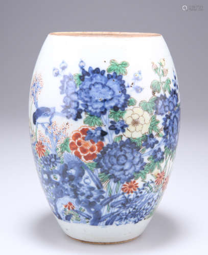 A CHINESE PORCELAIN VASE