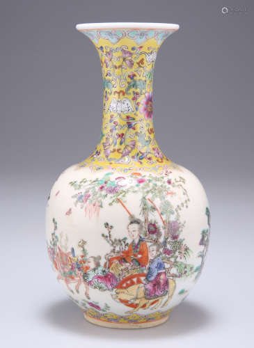 A CHINESE PORCELAIN VASE