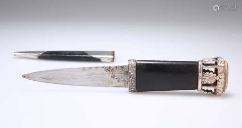 A HM SILVER-MOUNTED SGIAN DUBH WITH 'BIRDCAGE' FINIAL