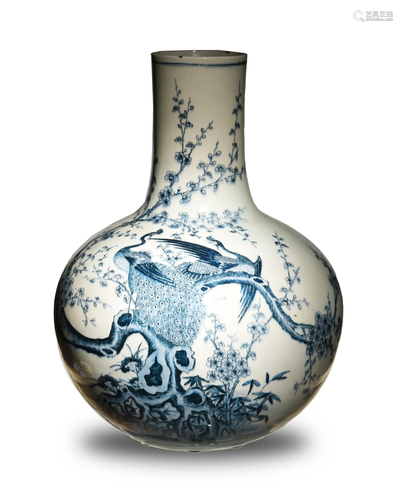 Chinese Blue and White Tianqiu Vase, 19th Century