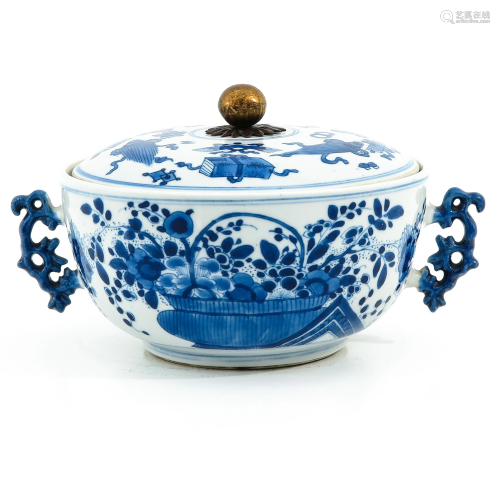 A Blue and White Covered Tureen