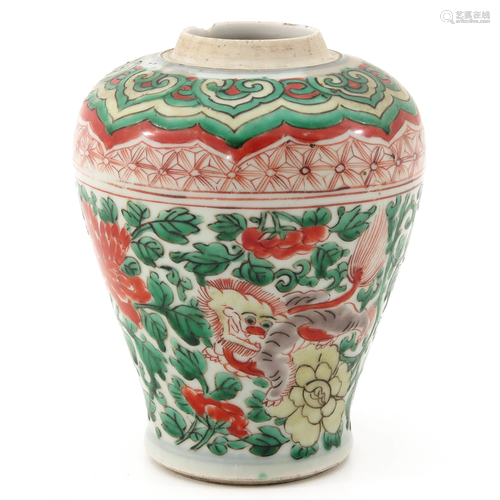 A Wucai Decor Vase