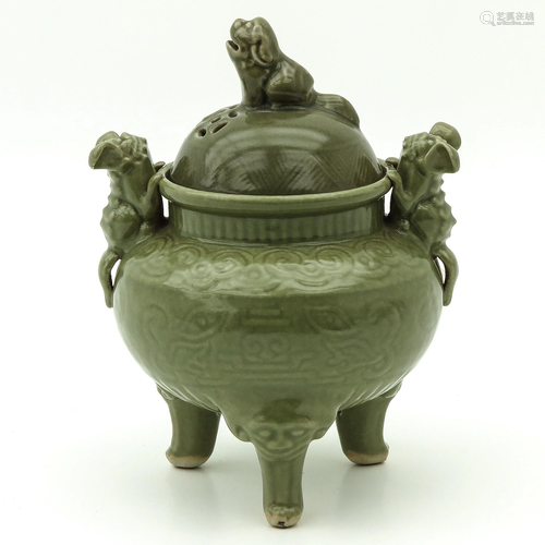 A Celadon Tripod Censer with Cover