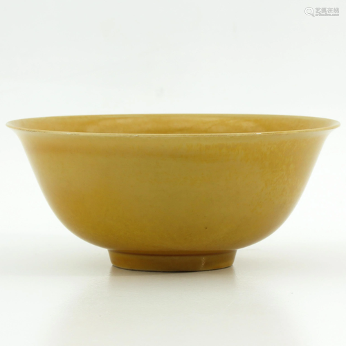 A Yellow Glaze Monochrome Bowl