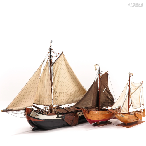 A Lot of 3 Ships Models