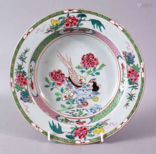 AN 18TH CENTURY CHINESE FAMILLE ROSE CIRCULAR PLATE, painted with flowers and birds, 23cm diameter.