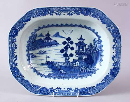 AN 18TH CENTURY CHINESE BLUE AND WHITE QIANLONG PORCELAIN SERVING DISH, with a landscape scene and