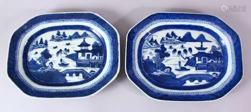 A PAIR OF 18TH CENTURY CHINESE BLUE AND WHITE QIANLONG PORCELAIN SERVING DISHES, with landscape