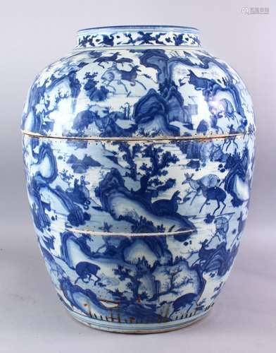 A LARGE CHINESE MING DYNASTY BLUE & WHITE PORCELAIN HUNDRED DEER JAR, the body with fine