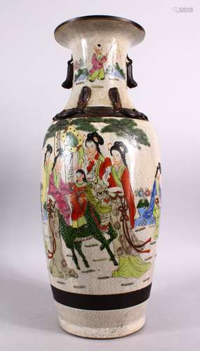 A LARGE CHINESE 19TH / 20TH CENTURY FAMILLE ROSE CRACKLEWARE PORCELAIN VASE, decorated with scenes