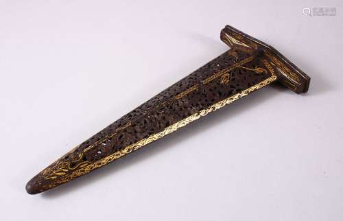 A 19TH CENTURY ISLAMIC GOLD INLAID STEEL OPENWORK DAGGER SHEATH, 21cm.