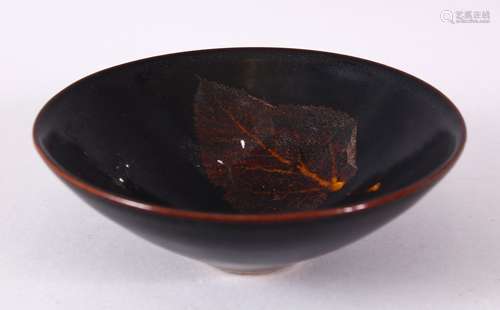 A JIXHOU POTTERY CIRCULAR TEA BOWL, with dark brown glaze, the interior decorated with two leaves,